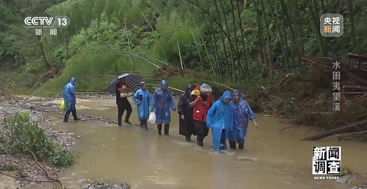 新闻调查丨罕见特大暴雨来袭 洪水围困的夷望溪镇经历了什么？