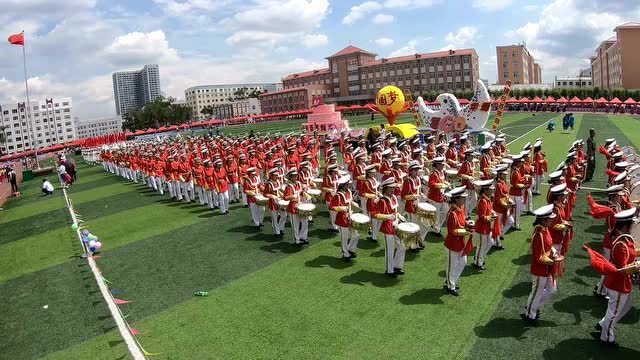 追光 | 这座县城的学生运动会，开出了奥运会气势