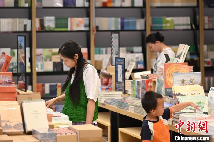 书香中觅清凉 夏日南京书店人气旺 书香中觅清凉 夏日南京书店人气旺