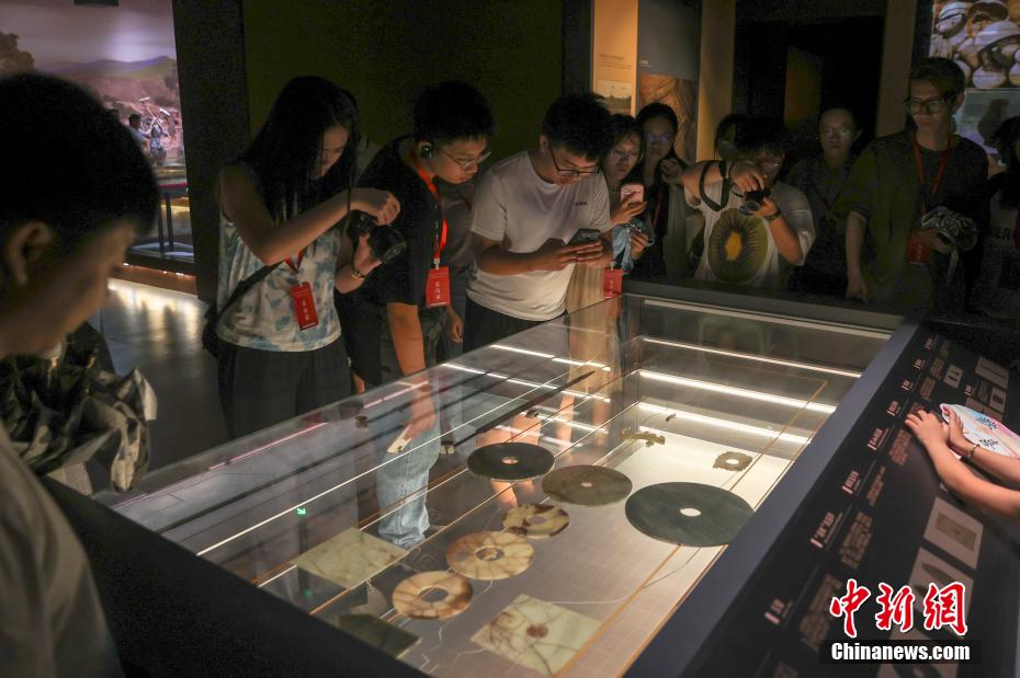 民众暑期参观南昌汉代海昏侯国遗址国家考古遗址公园 民众暑期参观南昌汉代海昏侯国遗址国家考古遗址公园