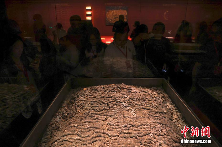 民众暑期参观南昌汉代海昏侯国遗址国家考古遗址公园 民众暑期参观南昌汉代海昏侯国遗址国家考古遗址公园