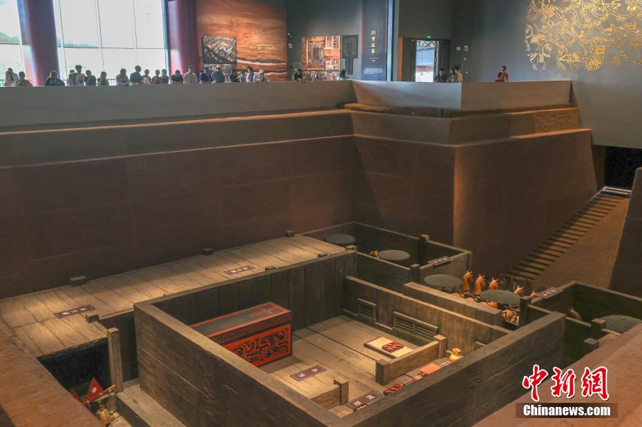 民众暑期参观南昌汉代海昏侯国遗址国家考古遗址公园 民众暑期参观南昌汉代海昏侯国遗址国家考古遗址公园