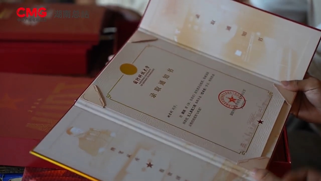 是兄弟，就一起收到录取通知书！
