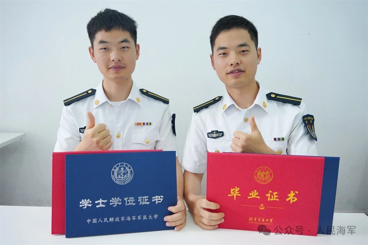 是兄弟，就一起收到录取通知书！