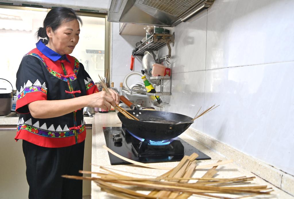 文化中国行｜麦杆花篮传承人梁秀群：花篮一编60年 花篮,麦秆,编织,梁秀群,技艺