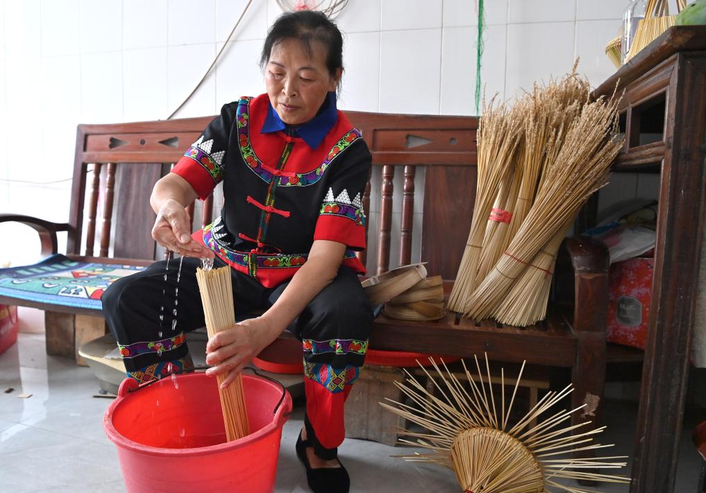 文化中国行｜麦杆花篮传承人梁秀群：花篮一编60年 花篮,麦秆,编织,梁秀群,技艺