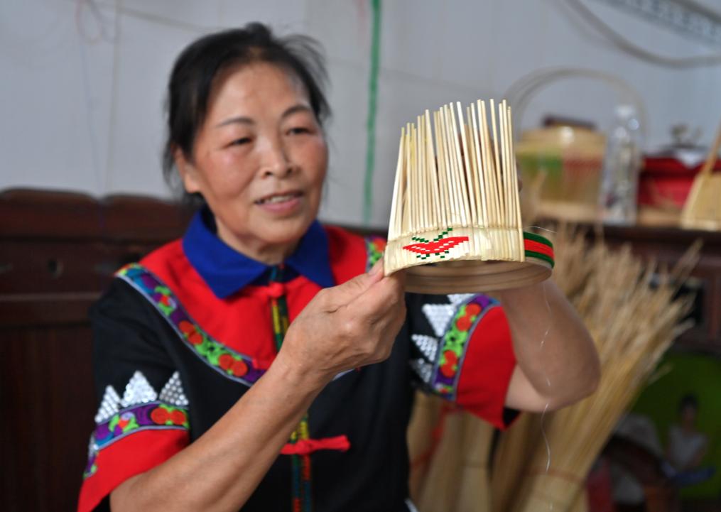 文化中国行｜麦杆花篮传承人梁秀群：花篮一编60年 花篮,麦秆,编织,梁秀群,技艺