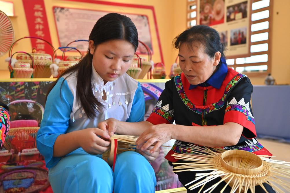 文化中国行｜麦杆花篮传承人梁秀群：花篮一编60年 花篮,麦秆,编织,梁秀群,技艺