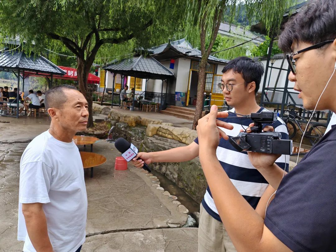 谢谢你，抗洪一线的新闻人！