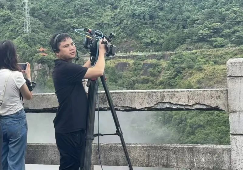 谢谢你，抗洪一线的新闻人！