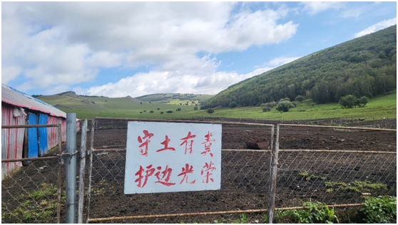 【边疆党旗红】巍巍青山上，他用石砖堆砌出八个大字