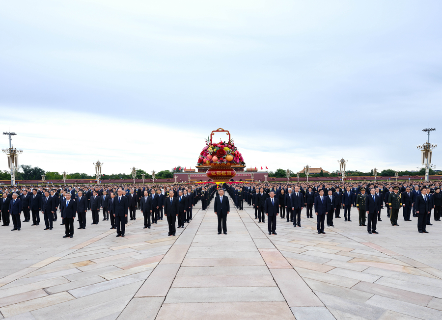 习近平等党和国家领导人出席烈士纪念日向人民英雄敬献花篮仪式