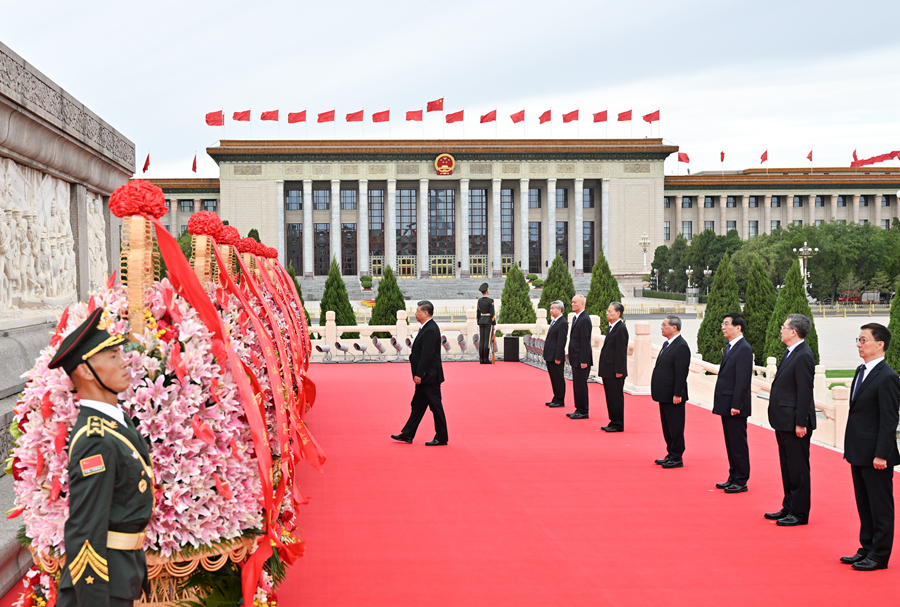 习近平等党和国家领导人出席烈士纪念日向人民英雄敬献花篮仪式