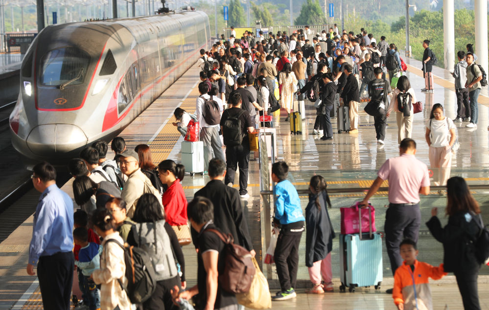 新华鲜报｜不断刷新的出行、文旅、消费数据，这就是中国！