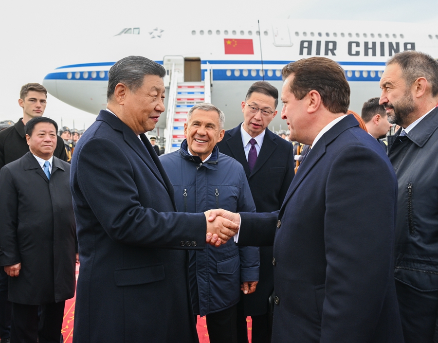 习近平抵达喀山出席金砖国家领导人第十六次会晤