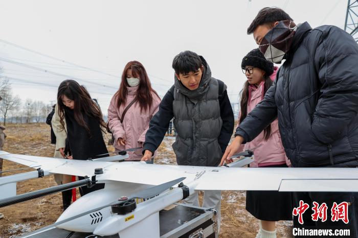 电力巡检、飞播植保 青海大学生初识无人机应用新场景