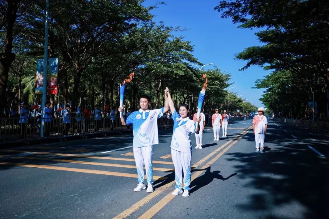 第十二届全国少数民族传统体育运动会火炬实地传递活动在三亚举行