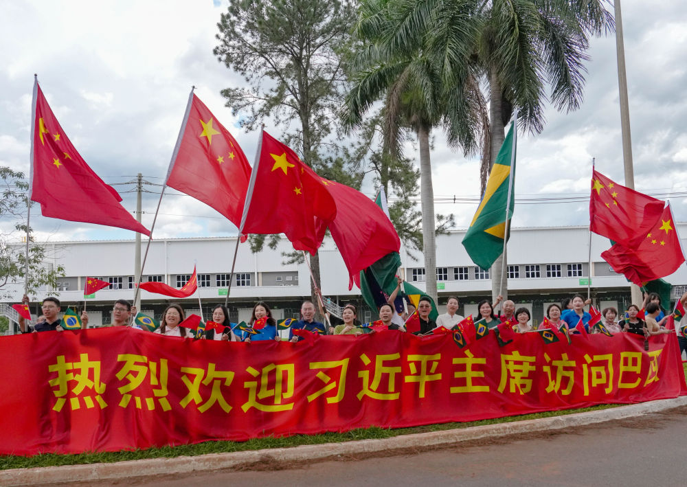 国家主席习近平抵达巴西首都巴西利亚