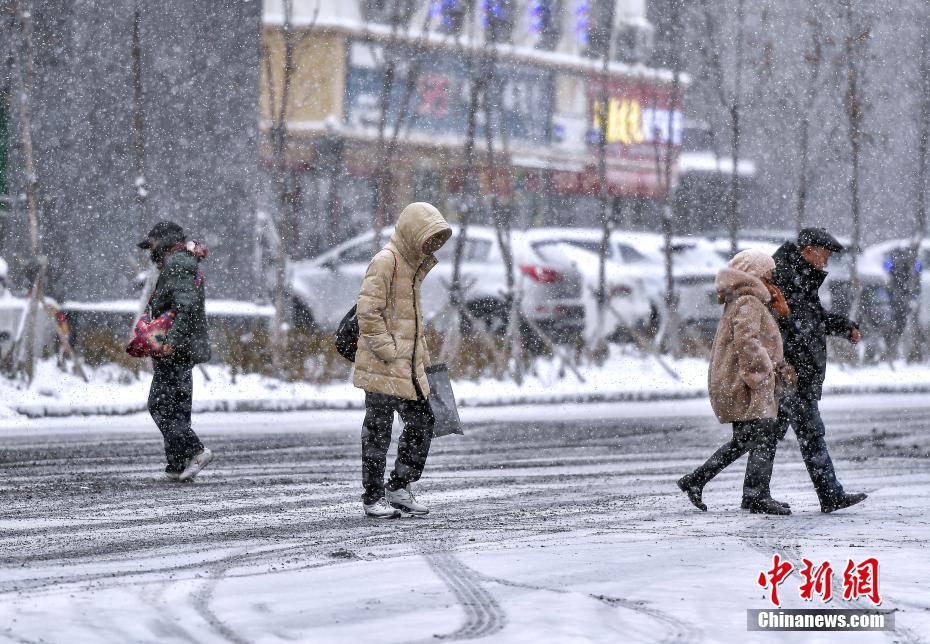 冷空气来袭 新疆多地迎来新一轮降雪天气