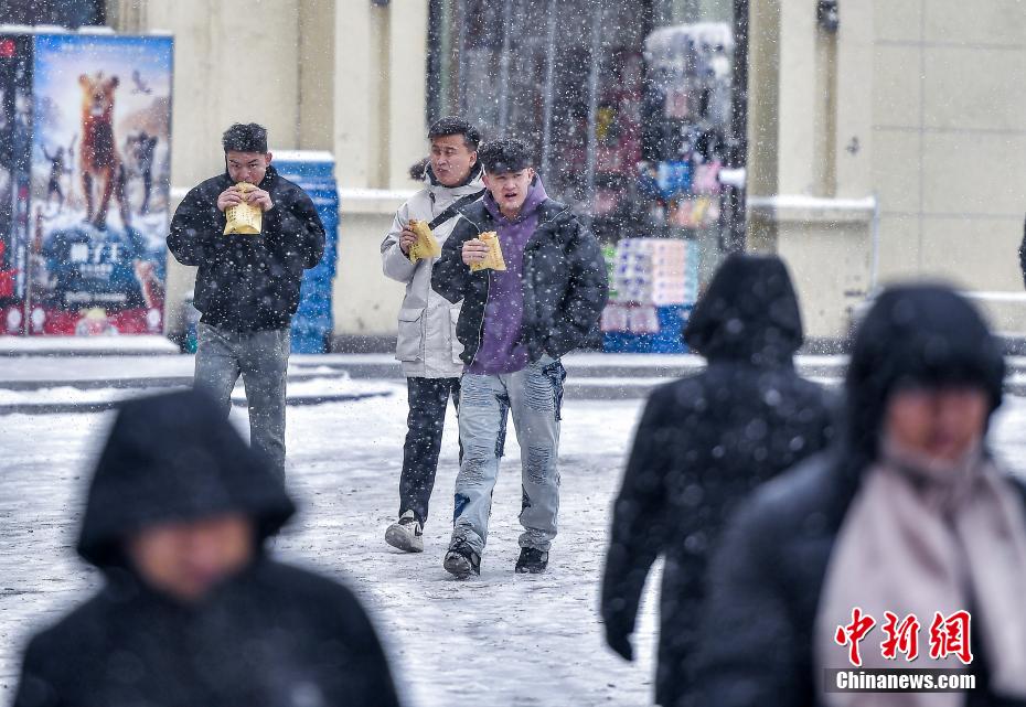 冷空气来袭 新疆多地迎来新一轮降雪天气