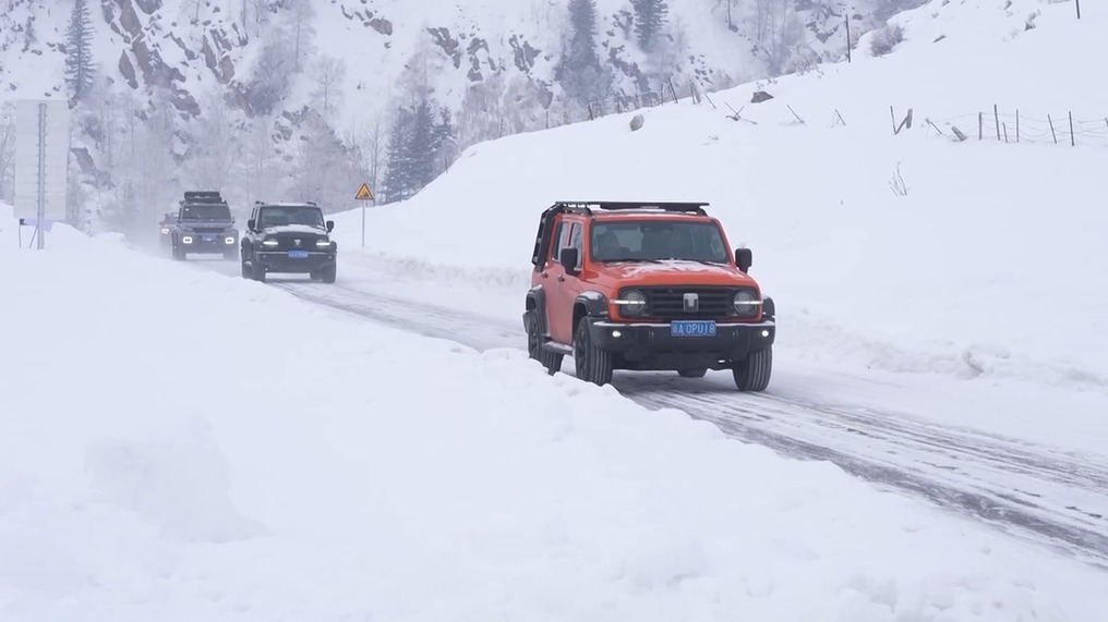 新疆阿禾公路首次冬季运营 绘就冰雪经济新“途”景