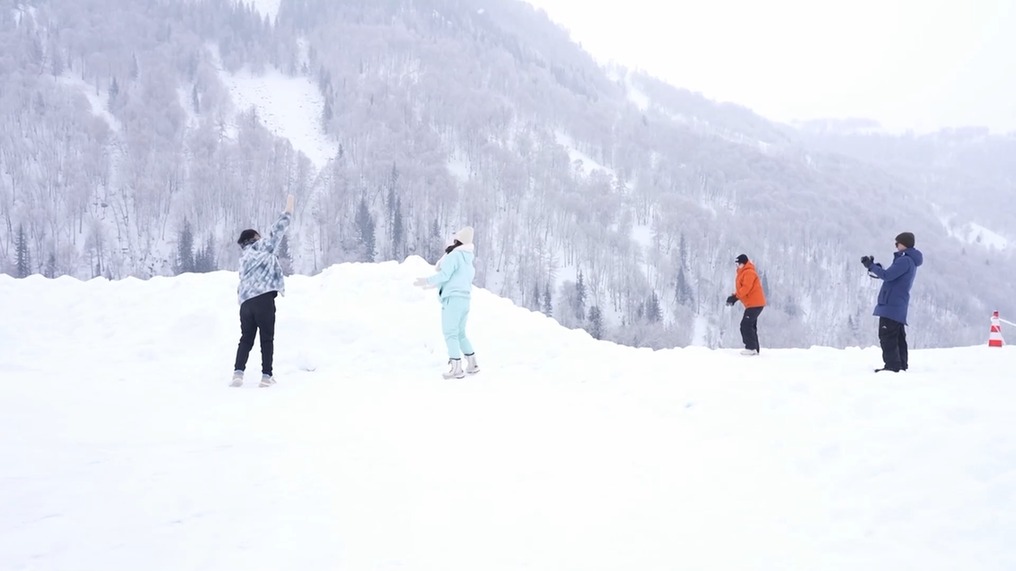 新疆阿禾公路首次冬季运营 绘就冰雪经济新“途”景