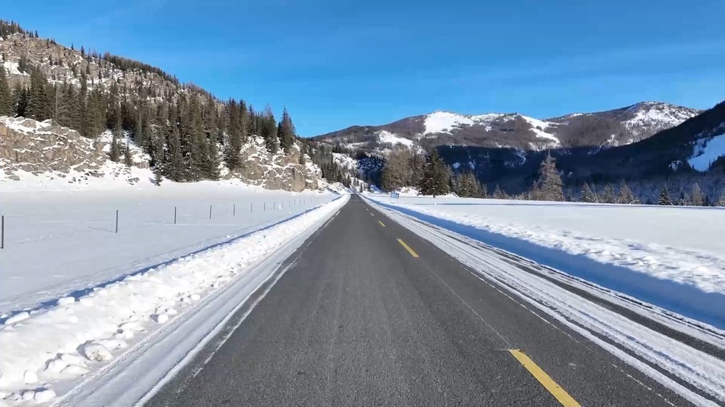 新疆阿禾公路首次冬季运营 绘就冰雪经济新“途”景