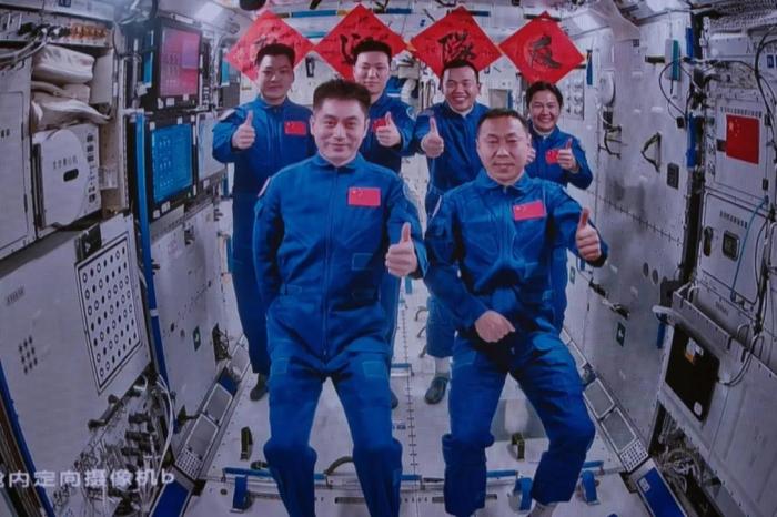 （年终特稿）“嫦娥”落广寒、“天宫”迎新客 2024中国航天接续“上新”