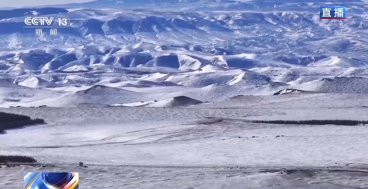 周末在冰场雪场玩什么？看“瞎出溜”弯道超车