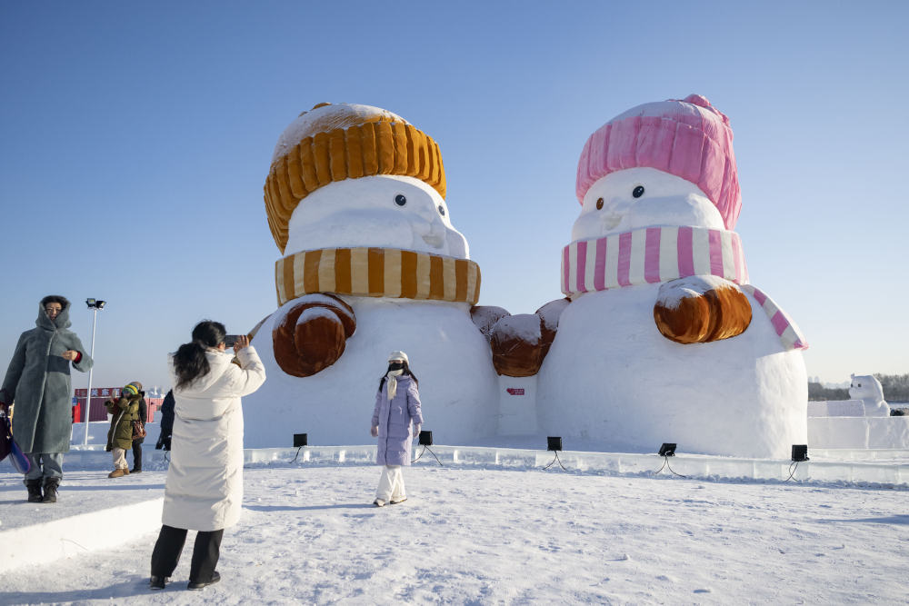 “尔滨”雪人迎八方来客