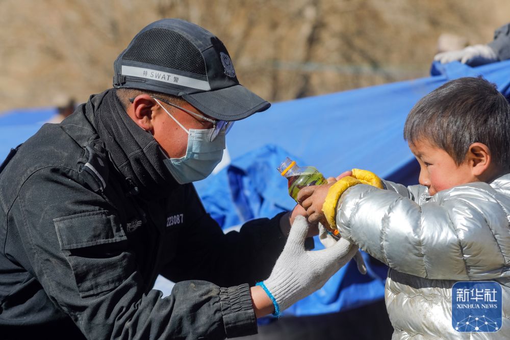 定日6.8级地震丨人民警察节，我在抗震救灾现场