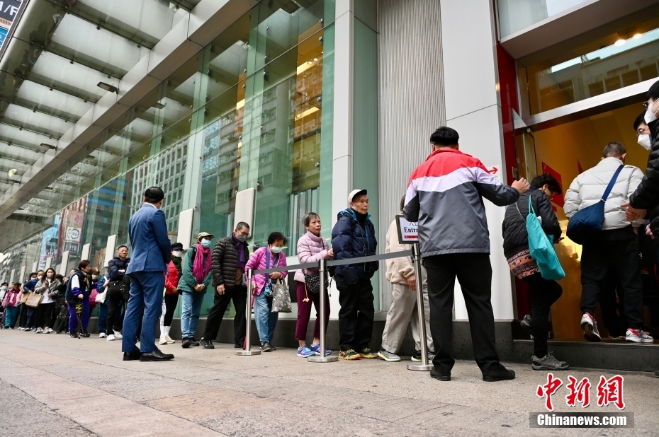 香港民众换新钞票迎农历新年