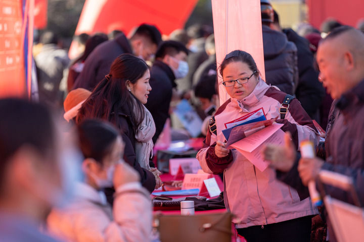 干字当头 破浪前进——2025年中国经济开局述评