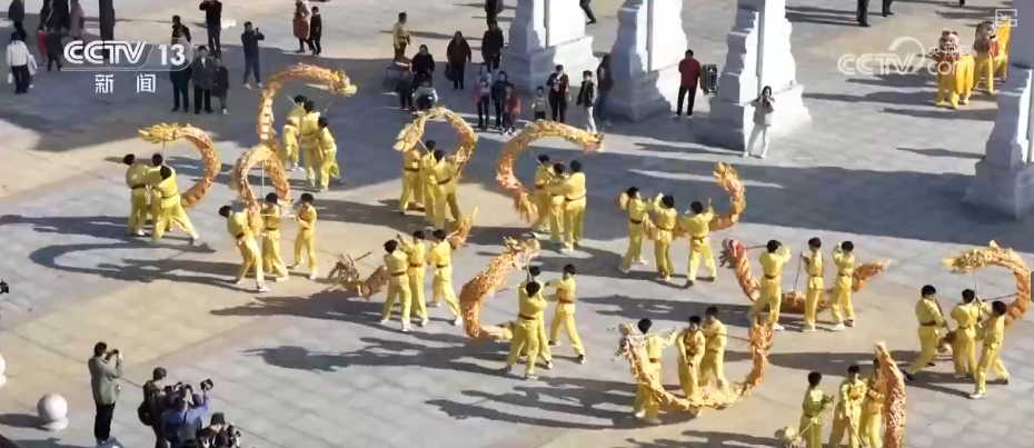 “非遗+”添“彩”年货市场 “花”样十足迎新春