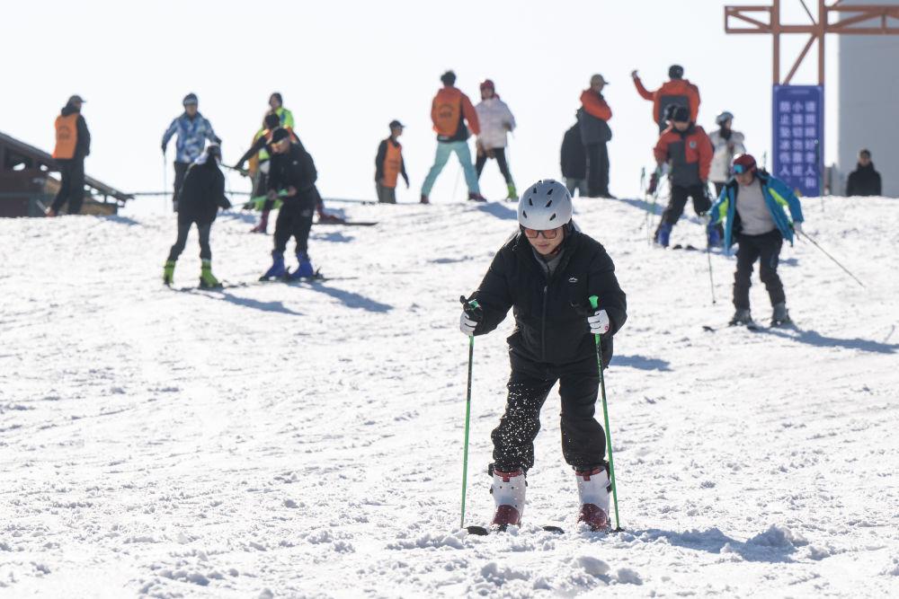 冰雪春天丨借雪生金，“冷资源”激活“热产业”