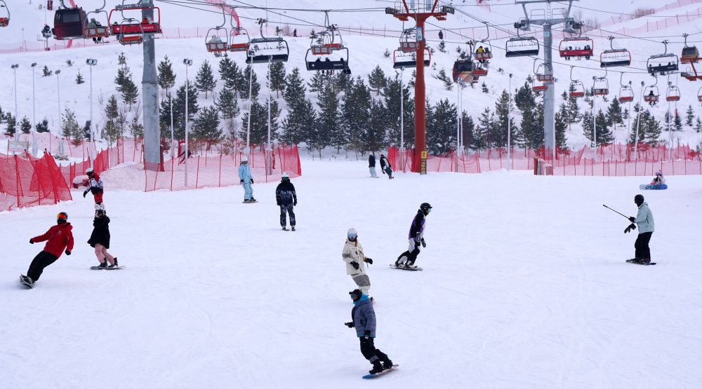 习近平总书记关切事｜流金淌银！北国冰雪资源释放新红利——冰雪经济高质量发展新实践之一