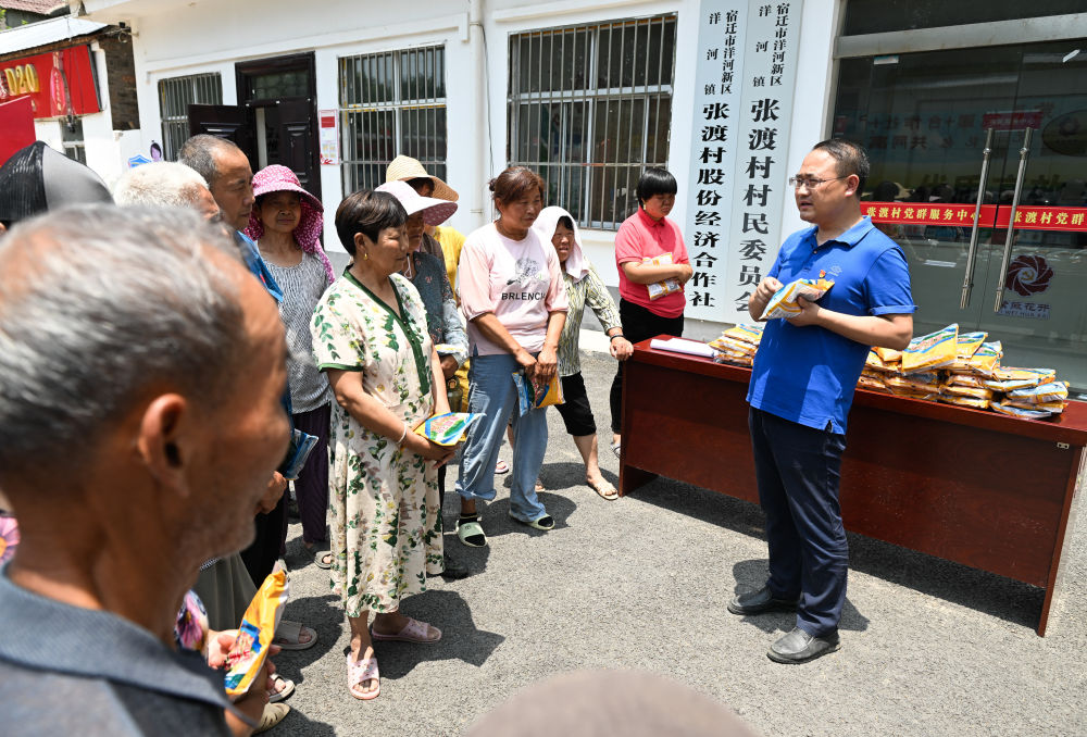 为基层减负赋能 促干部实干担当——2024年以习近平同志为核心的党中央整治形式主义为基层减负综述