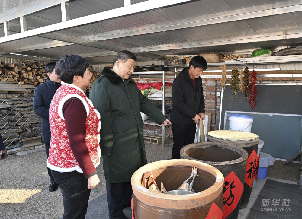 习近平在辽宁葫芦岛市看望慰问受灾群众