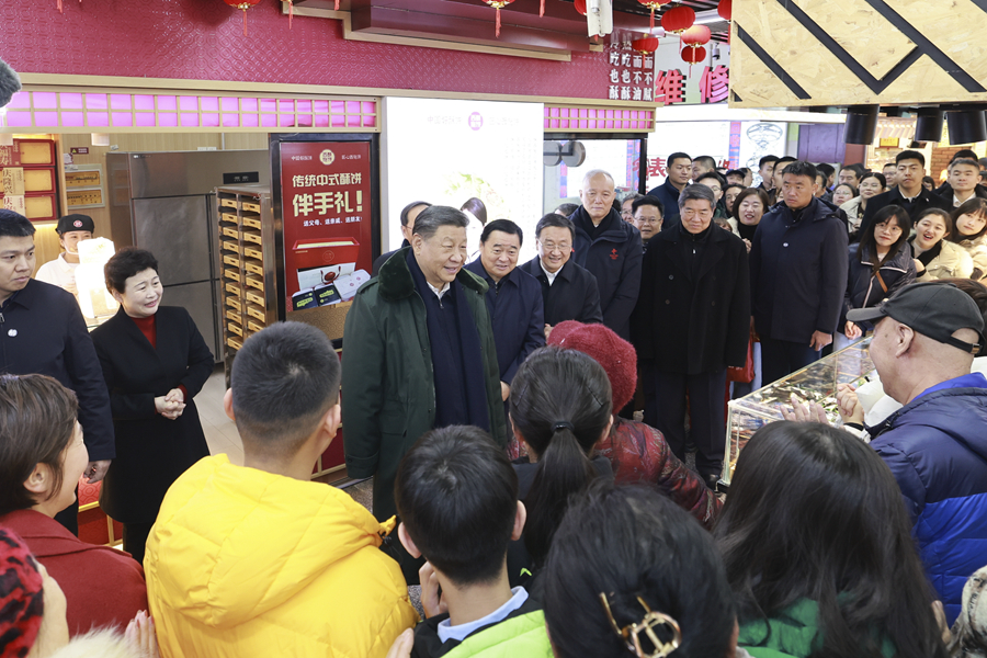 习近平春节前夕赴辽宁看望慰问基层干部群众