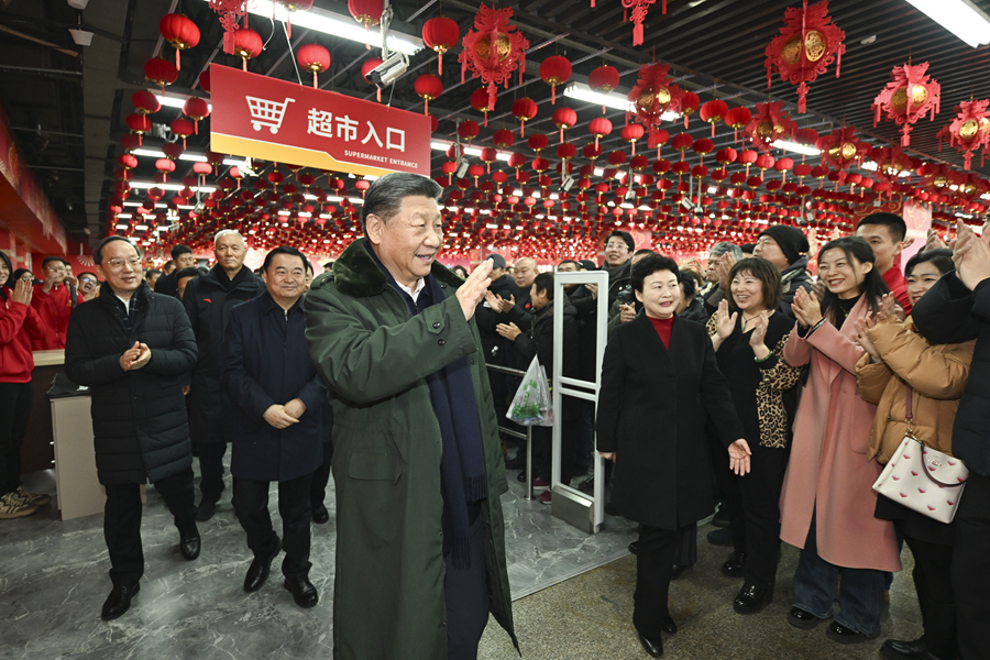 习近平春节前夕赴辽宁看望慰问基层干部群众