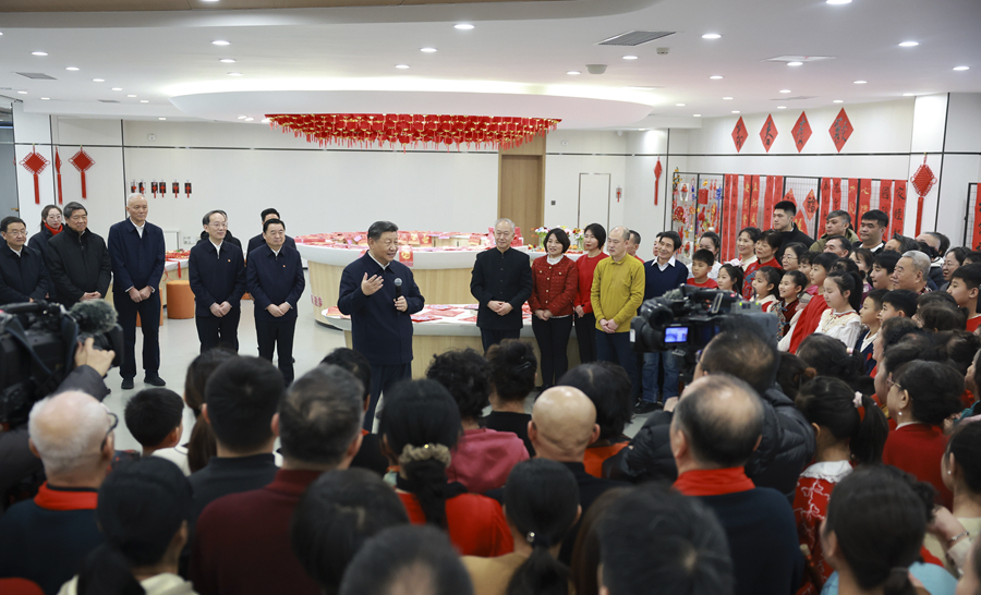 习近平春节前夕赴辽宁看望慰问基层干部群众