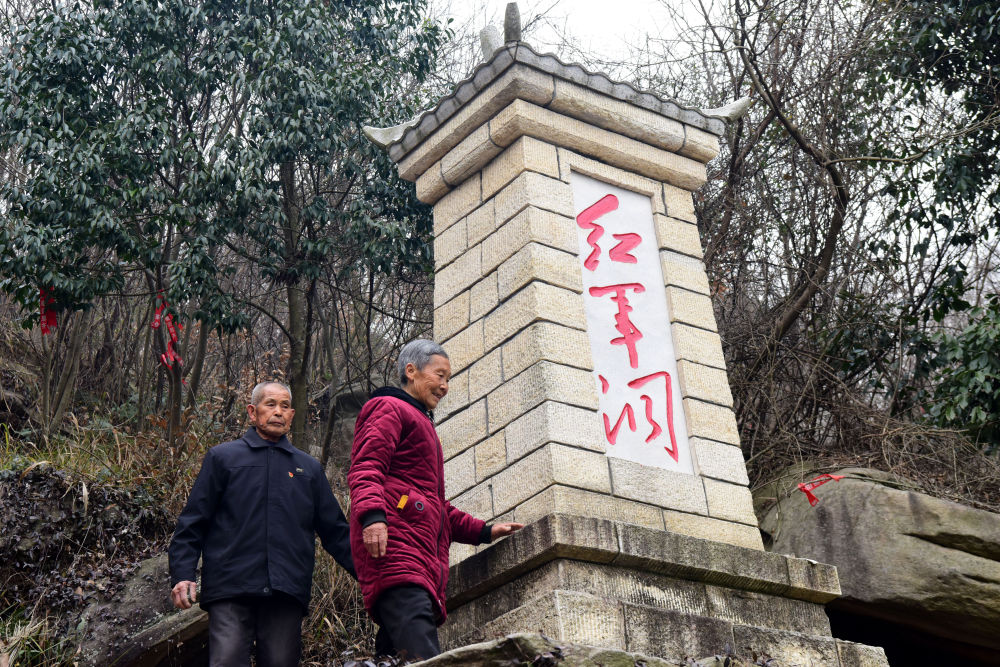 新春走基层·走笔｜那双手，那抹红