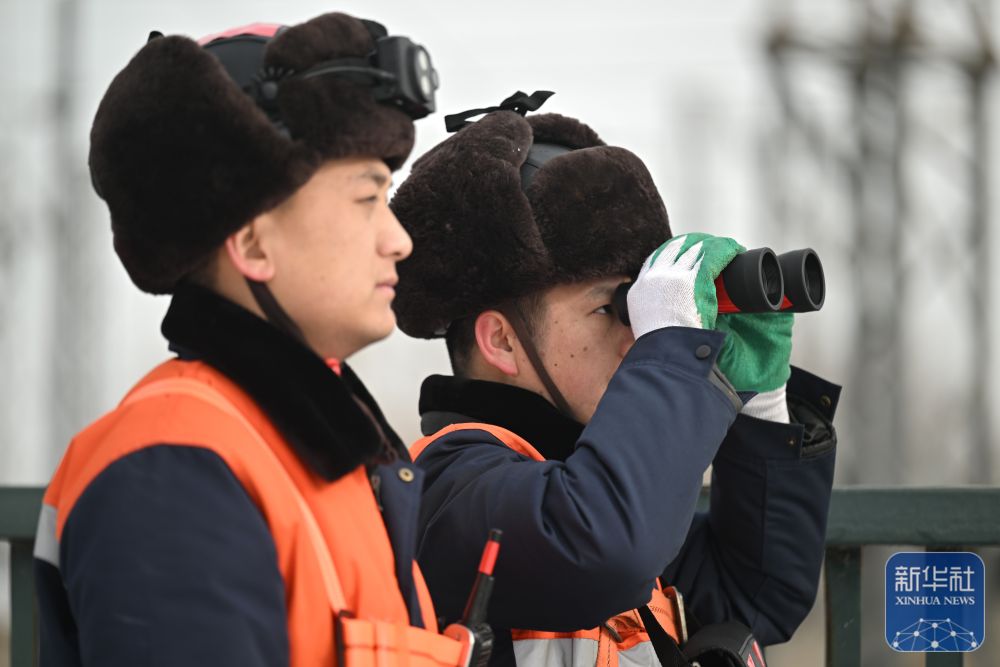 新春走基层｜风雪中守护春运的青年班组