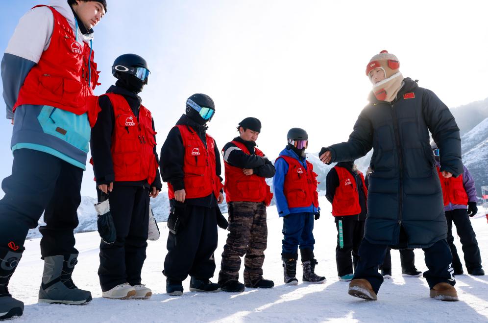 新春走基层丨从最高处到最广处——当大众滑雪场有了国家队教练