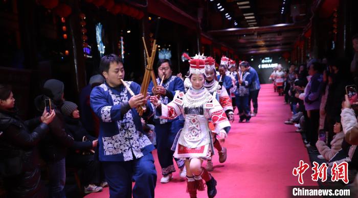 （新春见闻）贵州“村T”秀年味