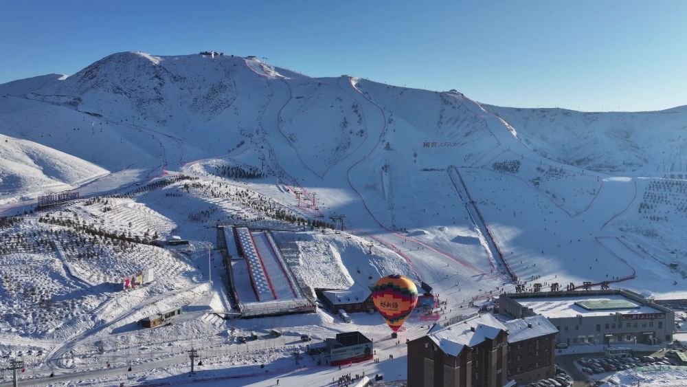 新春走基层 | 在人类滑雪起源地 上“最幸福的体育课”