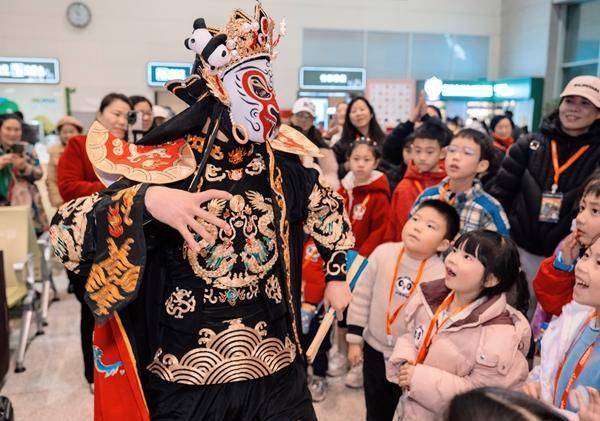 蛇年春节 这些铁路青年守在岗位上