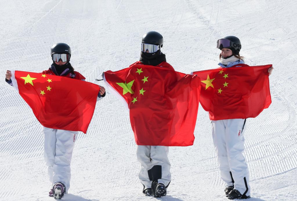 亚冬会｜包揽自由式滑雪女子坡障前三名 中国代表团奖牌数创单届历史最佳