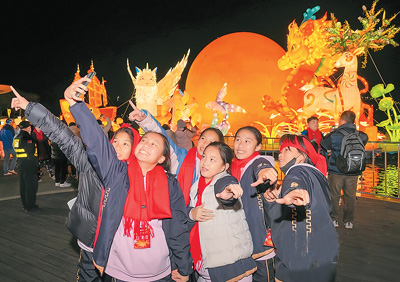 赏花灯 观民俗 话团圆 两岸同胞欢庆元宵佳节