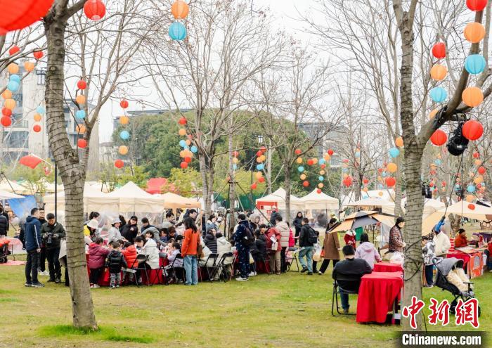 江苏无锡净慧寺庙会热闹开场 邀民众体验湖湾新生活